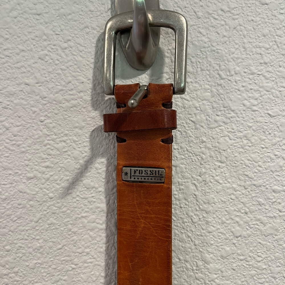 Brown leather fossil belt. XL. Square metal buckle.